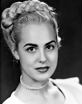 Anita Lhoest as Herself