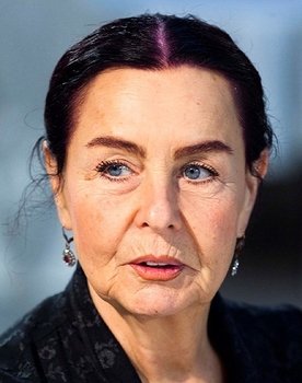 Fatma Girik as Semra