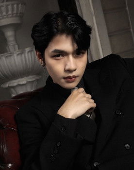 Kim Ng as Self - Contestant