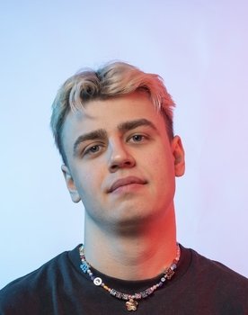 Papaplatte as Self