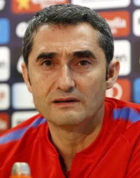 Ernesto Valverde as Self
