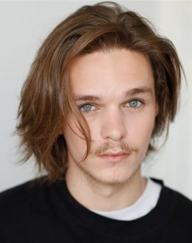 Jean-Baptiste Lamour as Arthur Lazzari-Moiret