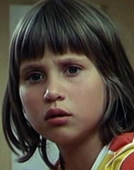 Kathrin Mann as Evelin Jäger