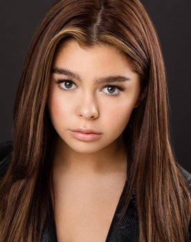 Addison Riecke as Nora Thunderman