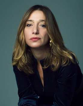 Natalia Díaz as Lorena (Camping)