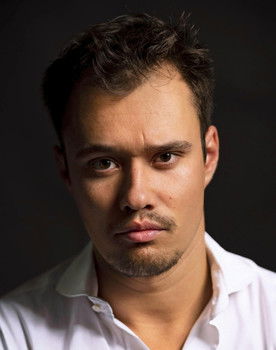 Miguel de Oliveira as Tiago