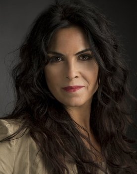 Nursel Köse as Tante Damla