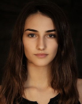 Sandra Escacena as Lorraine