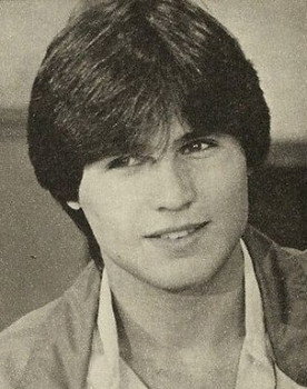 Cláudio Corazza as Marcos