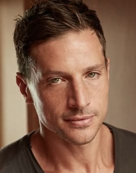 Simon Rex