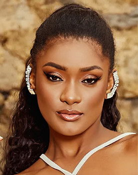 Erika Januza as Rainha Astúria