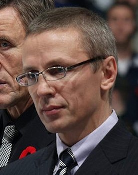 Igor Larionov as Self