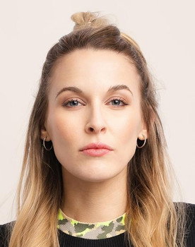 Sára Gellért as 