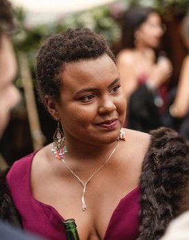 Angie Alonso de Caso as Salesgirl