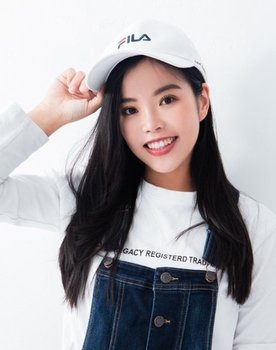 Yuan Weng as 少年秦羽 (voice)