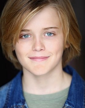 Jude Perry as Linus van Pelt (voice)