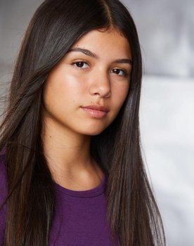 Madelyn Miranda as Dora (6 years)