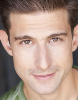 Alejandro Cordoba as Frank