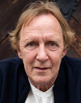 Egon Nuter as Lennart Meri