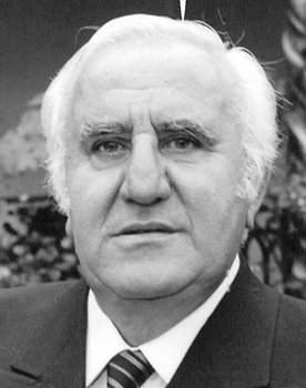 Adolfo Celi as Sandri