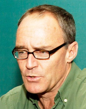 Jeff Harding as Carson