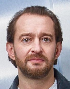 Konstantin Khabenskiy as Гениальный Сыщик