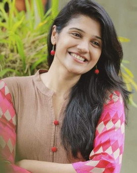 Kalani Dodantenna as Erandathi Esmeralda Divithotawila