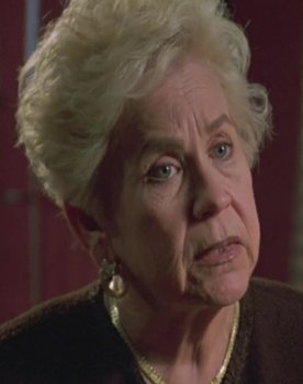 Carolyn Minnott as Claudette