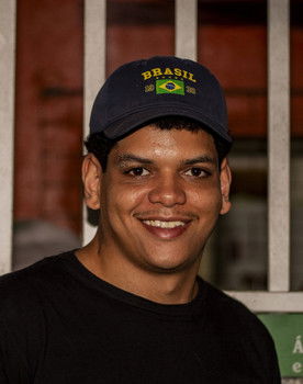 Alessandro Duarte as Alessandro Duarte (voz)
