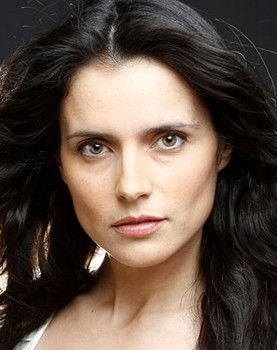 Paola Pulgar as Aníbal's Girlfriend