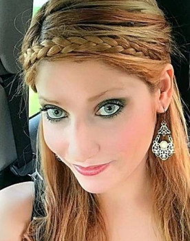 Sirenita Fuentes as La comadre