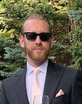 Dan Guther as Mr. Razzor