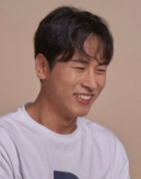 Cho Chung-hyeon as Self - Contestant