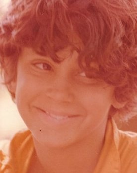 Alvaro Roche as Manuel