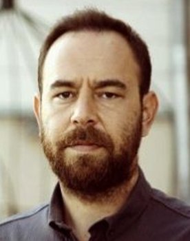 Emre Özcan as Naci