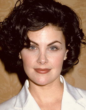 Sherilyn Fenn as Elizabeth Taylor