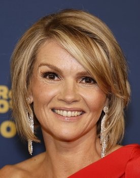 Tooske Ragas as Stewardess