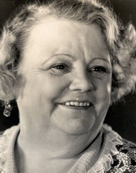 Minnie Rayner as Mabel