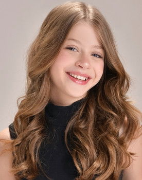 Gaby Martins as Carol (Young)