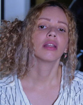 Natallia Gomes as Helen