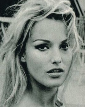 Magda Konopka as Sharon