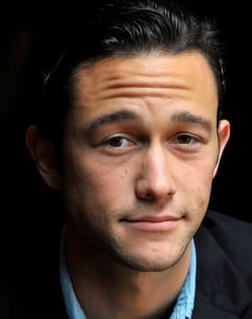 Joseph Gordon-Levitt as Chris Pratt