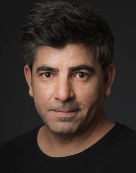 Mehmet Selim Akgul as Zoran