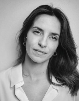 Madalena Graça as Tia Rosa