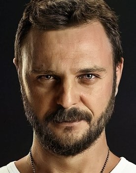Ogün Kaptanoğlu as Ahmet
