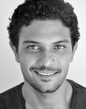 Asser Yassin as Taha Hessien elZahar