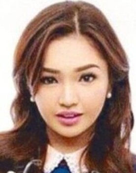 Anikka Camaya as Amber