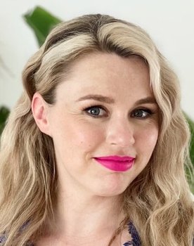 Lisa Loeb as Vertelster