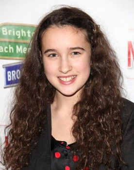 Gracie Lawrence as Julie