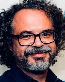 Fernando Costilla as Comentarista